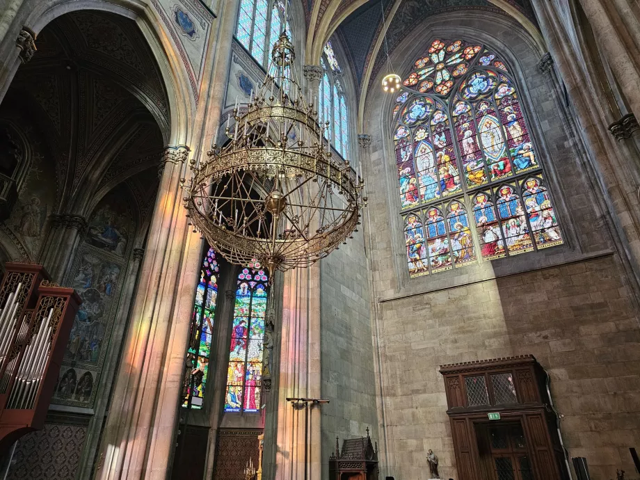 Stained glass windows, Votive church