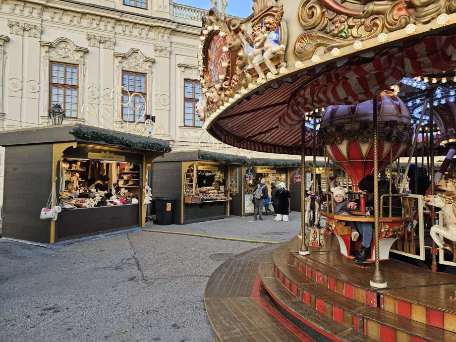 Markets in front of Oberes Belvedere