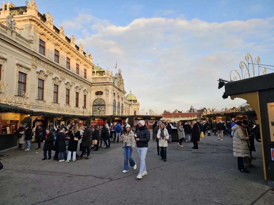 Markets in front of Oberes Belvedere