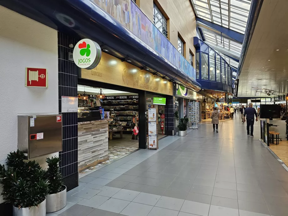 Shops in the public area, PDL airport