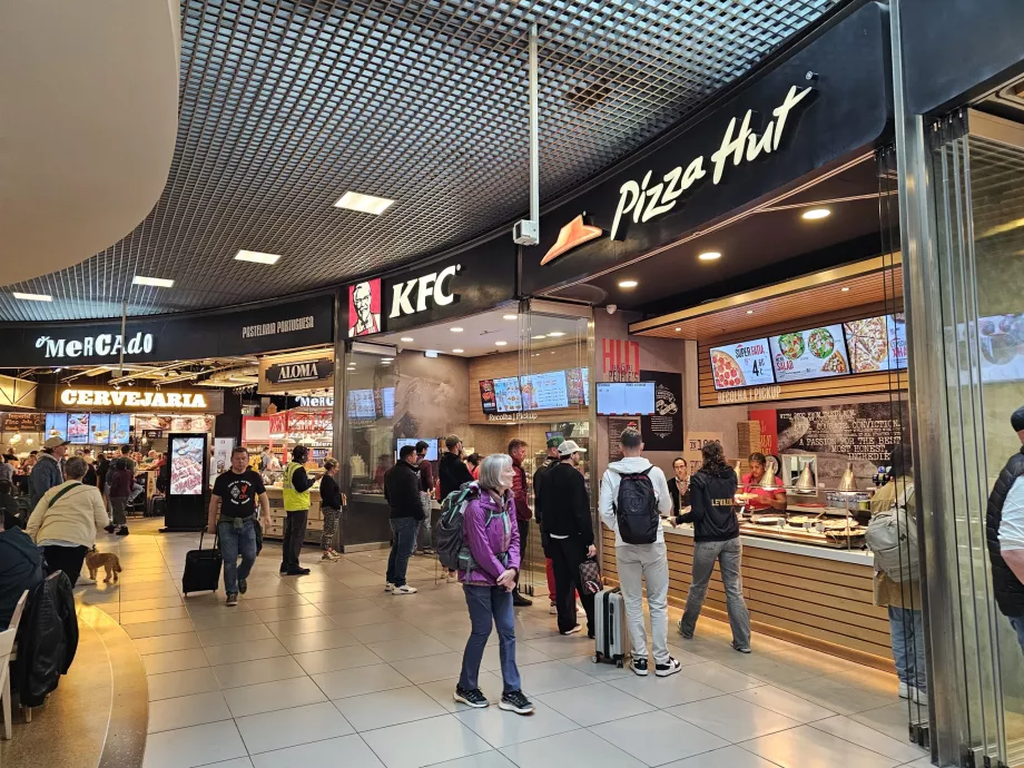 Fast food, transit zone, Lisbon airport