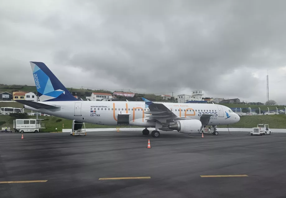 Azores Airlines, Airbus A320 with the inscription "Unique"