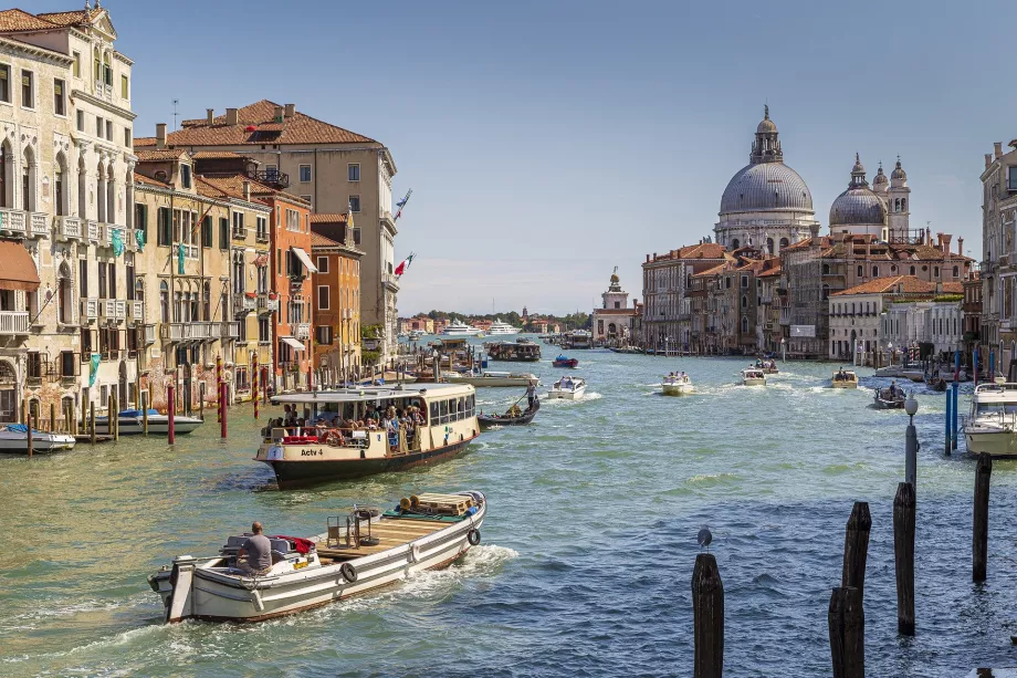 Transportation on the Grand Canal