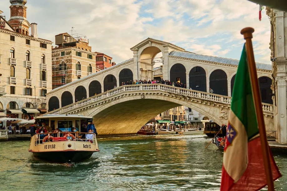 Grand Canal Bridge