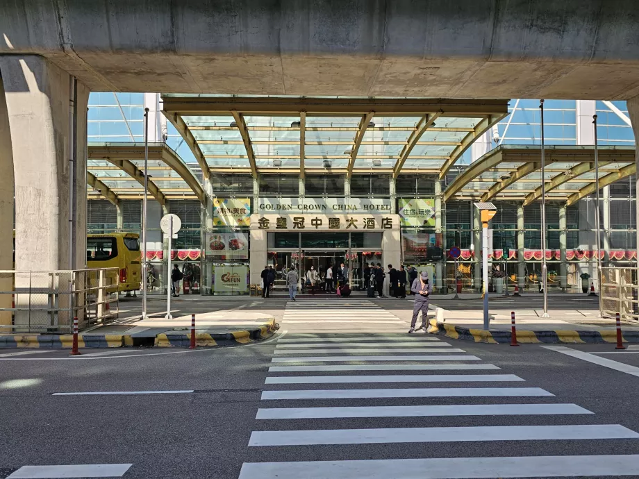 Hotel right in front of the airport terminal