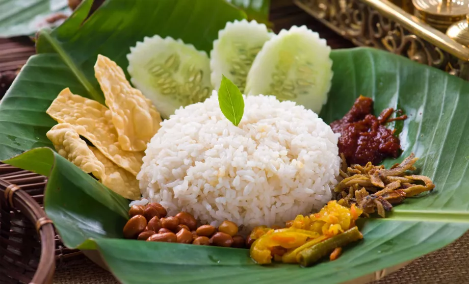 Indonesian cuisine - Nasi lemak