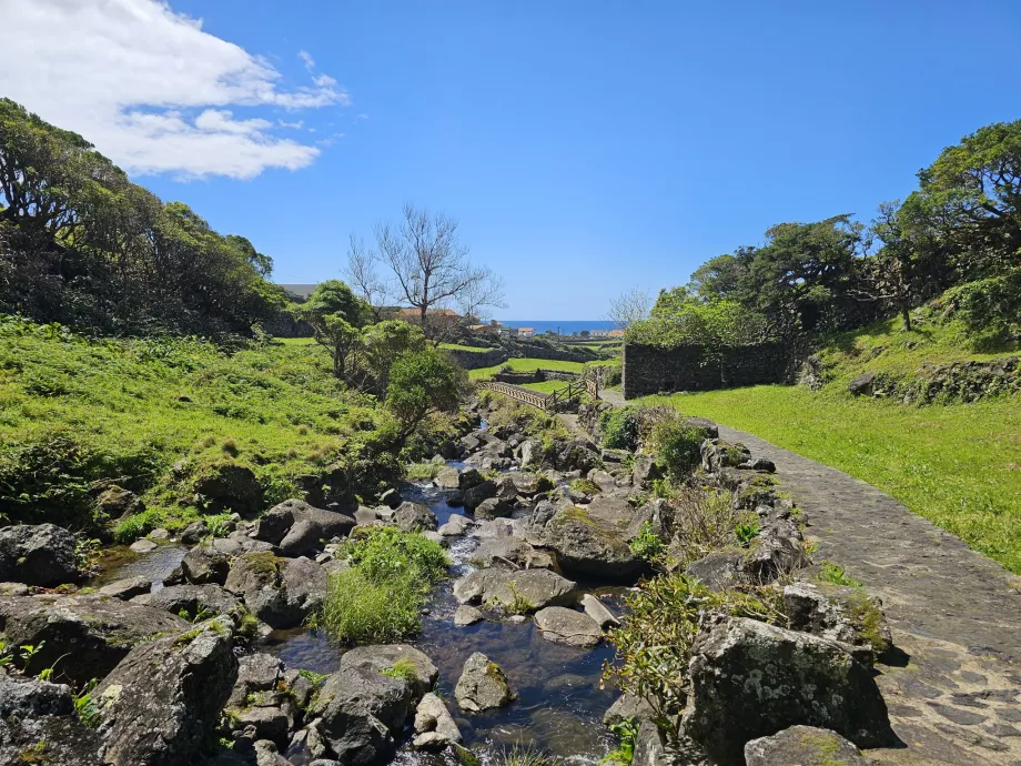 The road to the Bacalhau waterfall