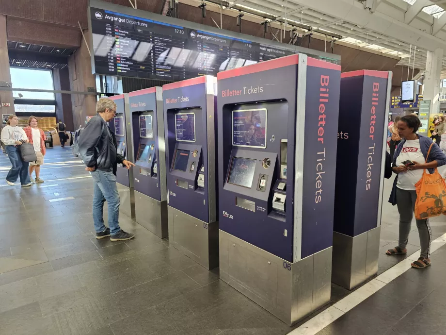 Vending machines at the main station (VY trains only)