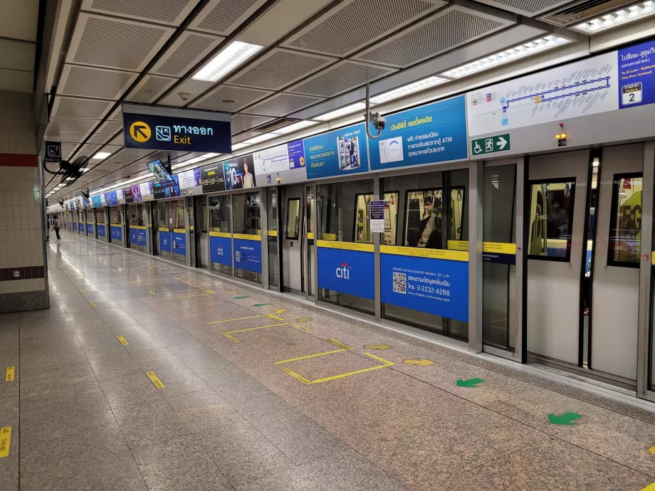 Platforms in the metro