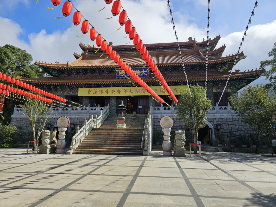 Po Lin Monastery