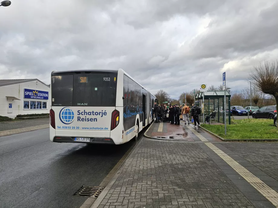 Airport bus stop, Weeze station