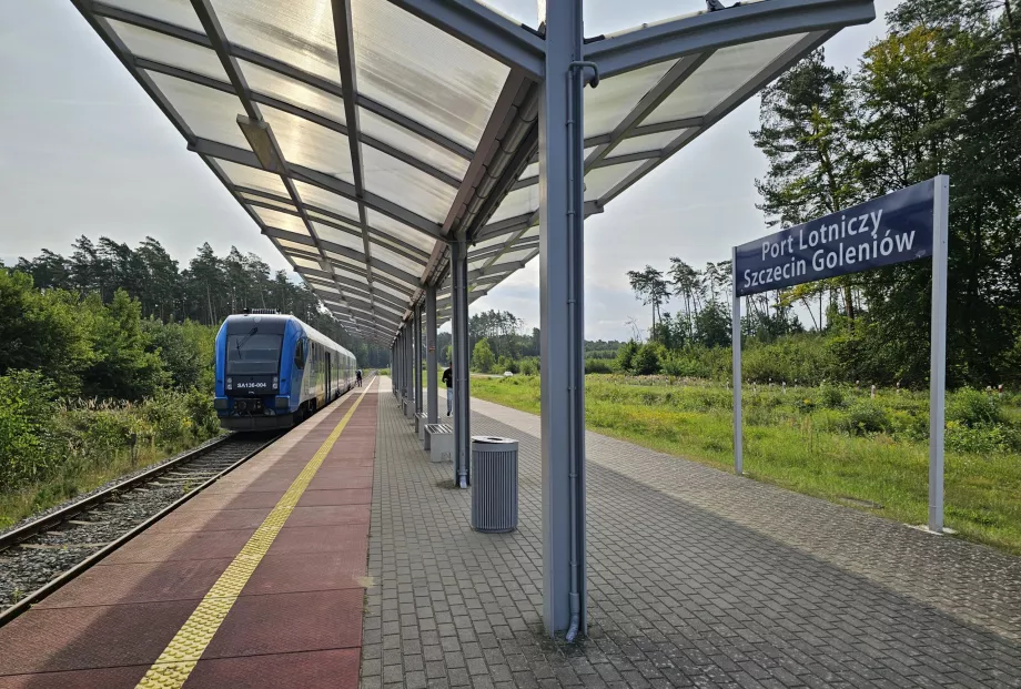 Train to Szczecin Airport