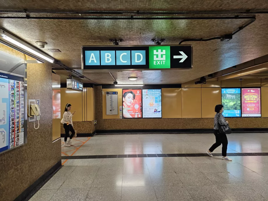 Marking of metro exits