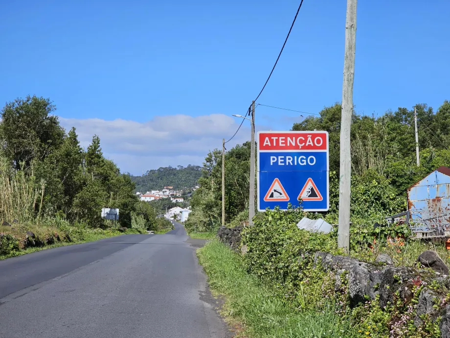 Road signs, main ring road