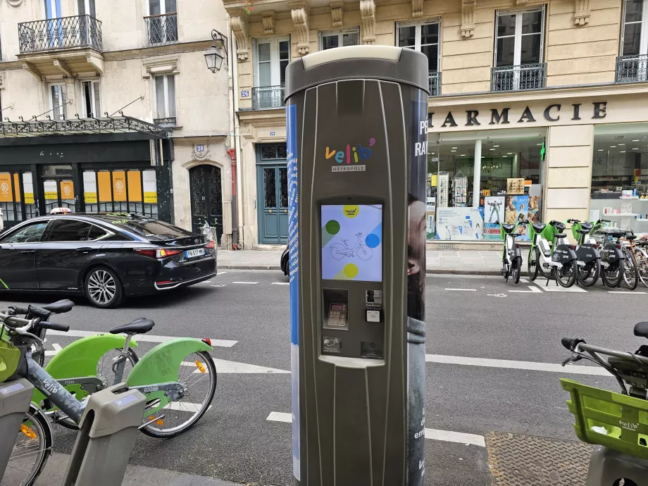 Bike share pay station