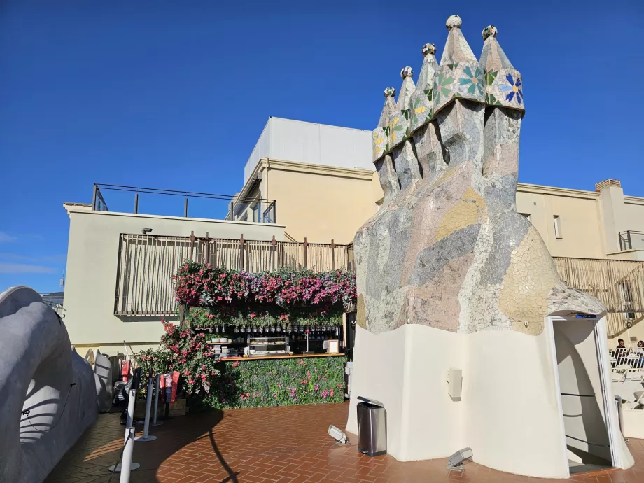 Terrace and bar, rooftop Casa Battlo