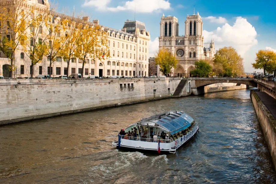 Cruise on the Seine