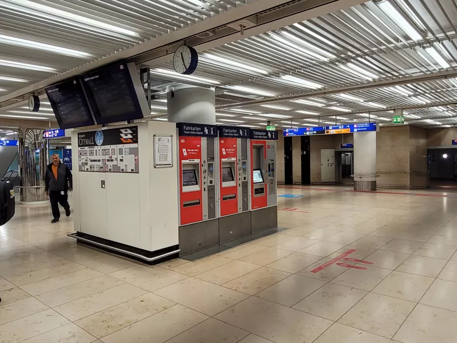 DB train ticket machines