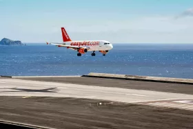 Madeira Airport - Landing