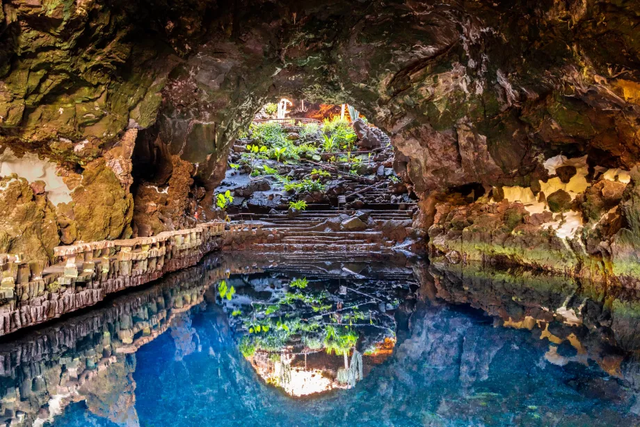 Jameas del Agua Cave