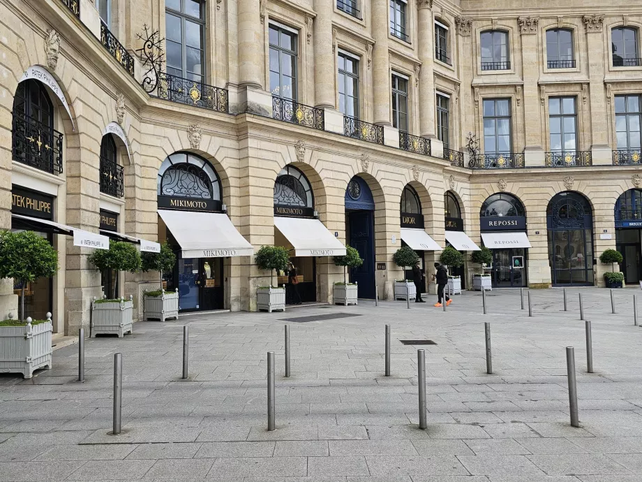 Luxury shops on Place-Vendôme