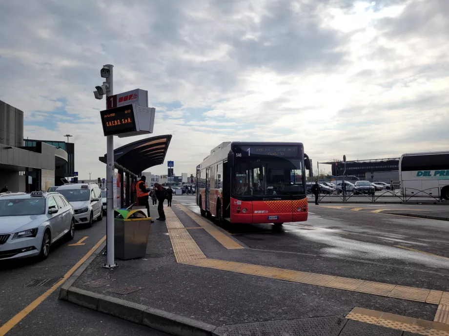 Bus stop in the direction of Bergamo