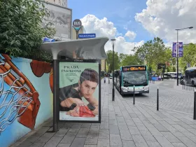 Bus stop 350 at Porte de la Chapelle