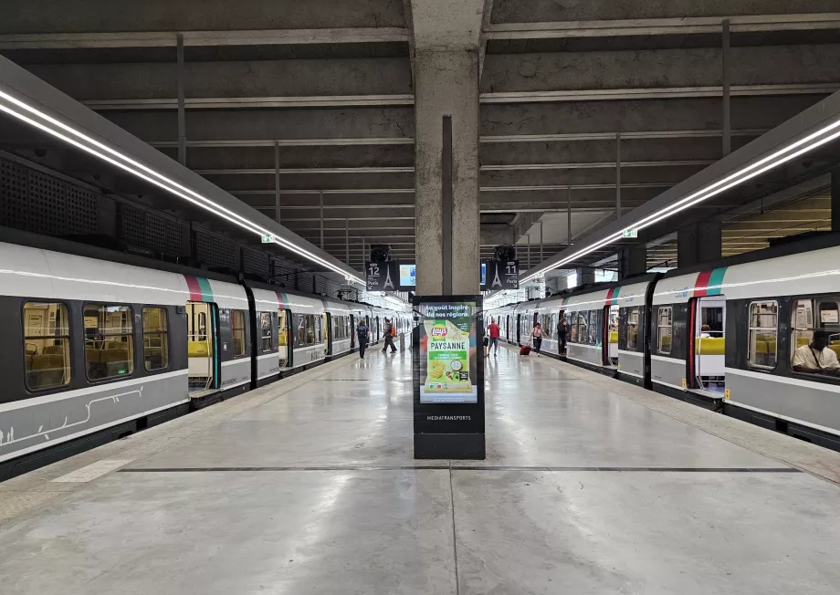 Platforms of RER B trains - terminals 2