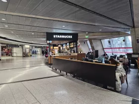 Starbucks, Terminal 1, public area