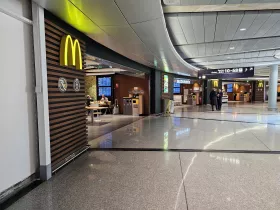 McDonald's, Terminal 1, public area