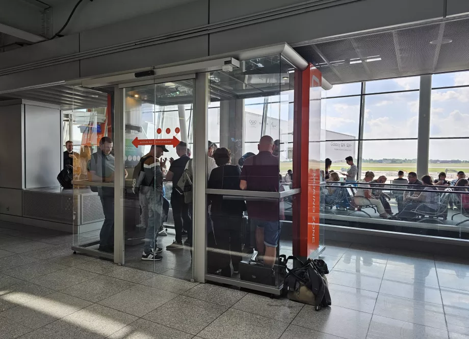 Smoking rooms in the transit section