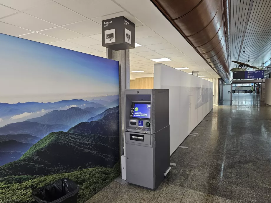 NLB ATM, Public area, Arrivals