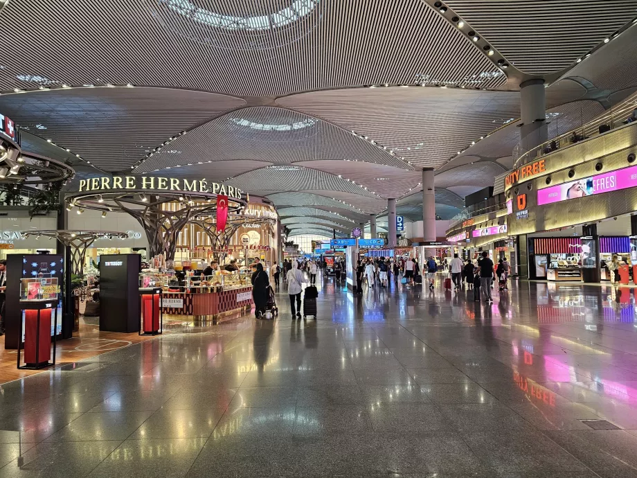 Shopping centre in the transit zone