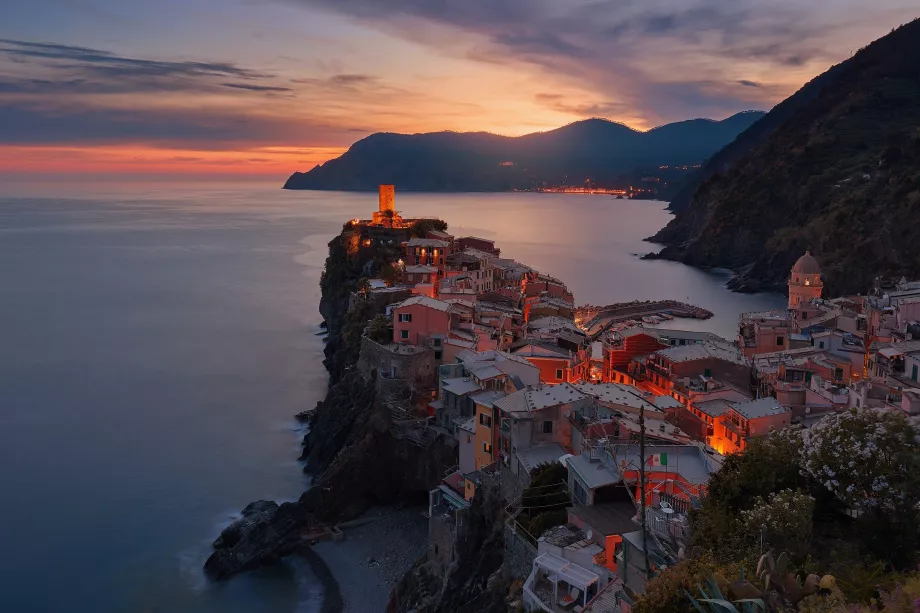 Night Vernazza from the watchtower