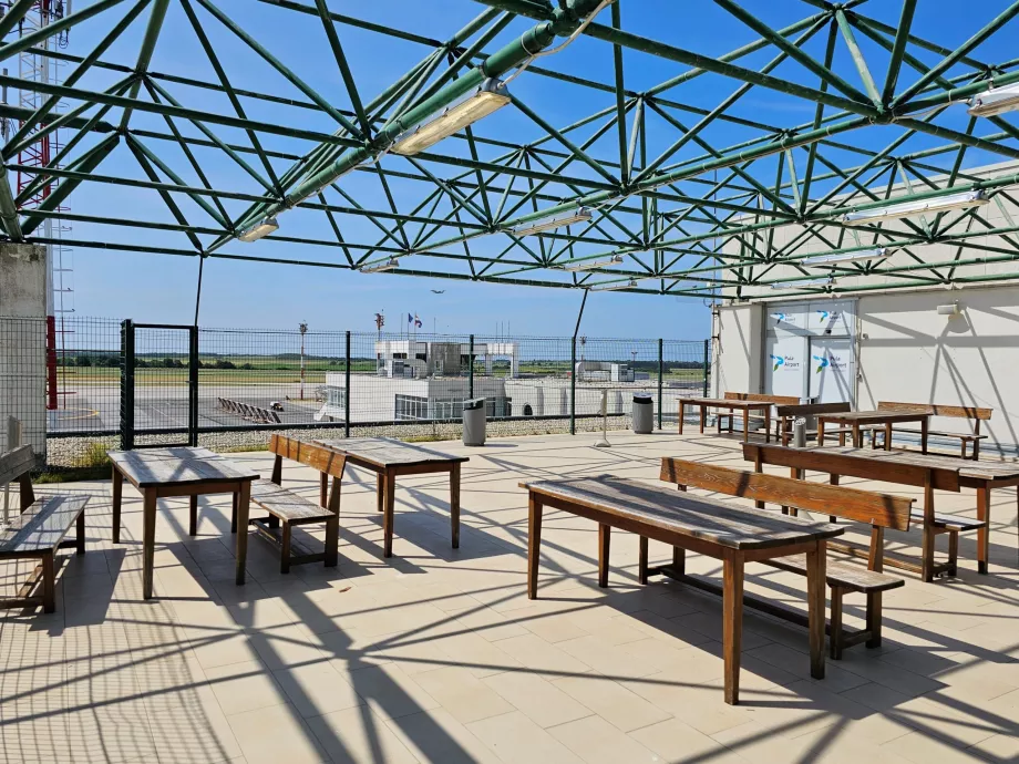 Smoking terrace, Pula airport