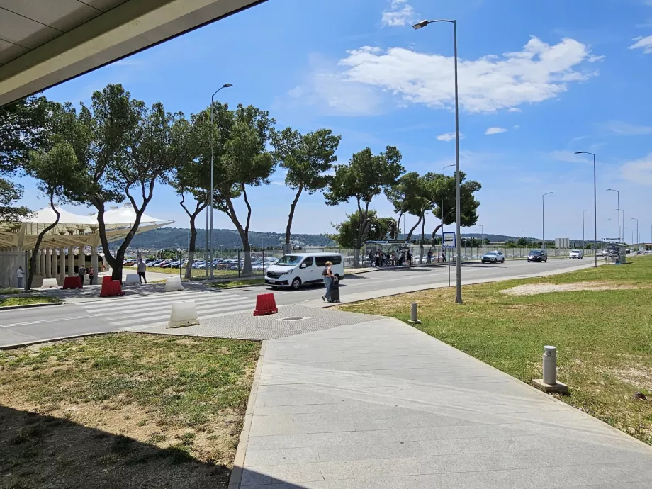 The way to the bus stops 37. Right stop direction Trogir, left direction Split