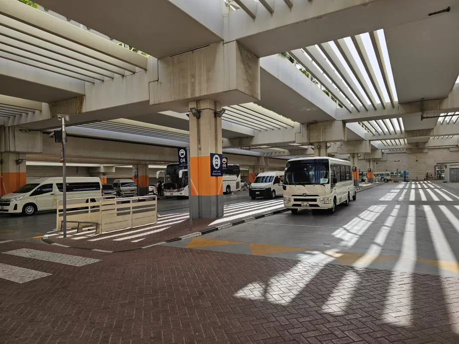 Hotel shuttle stops, Terminal 3