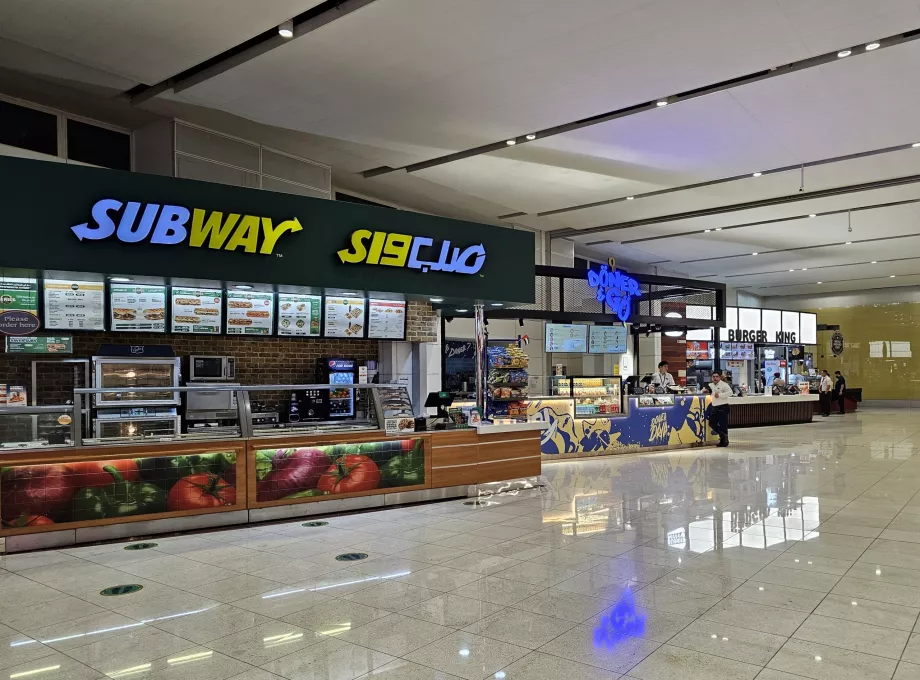 Small food court, public area, Terminal 3