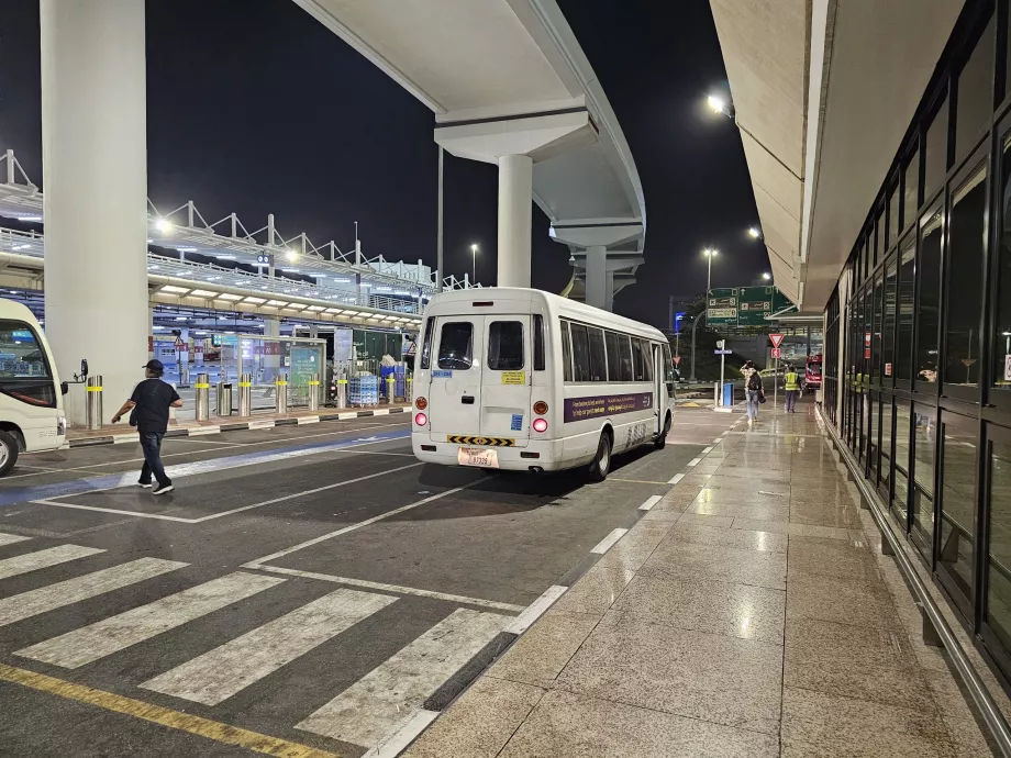 Hotel shuttle stop, Terminal 1