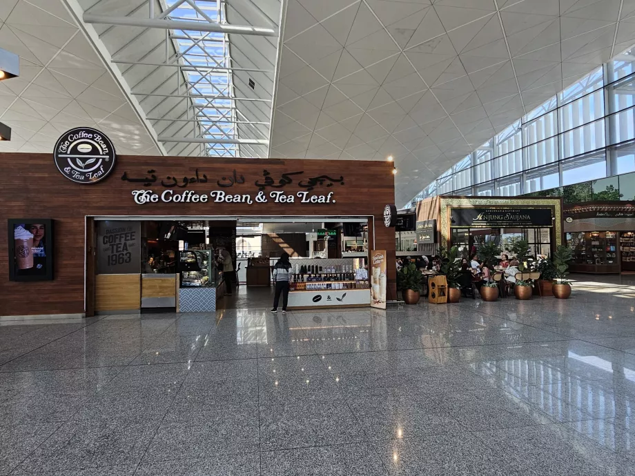 Refreshments in the public area (departures)