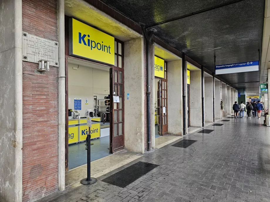 Luggage storage, Venice railway station