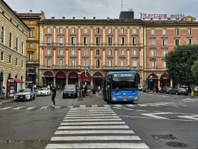 Buses 81, 91, 35 and 39 stop in front of Bologna Centrale