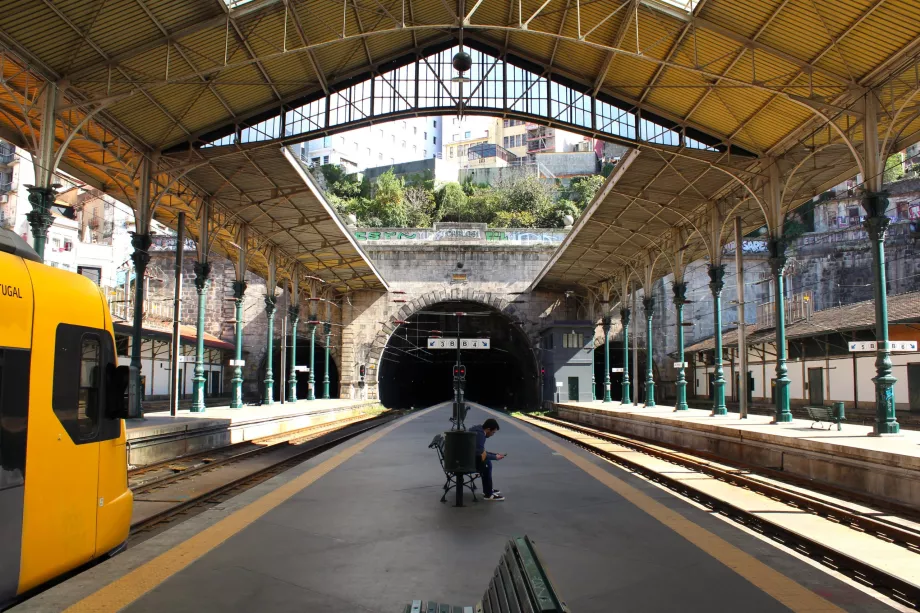 Sao Bento Station Platform