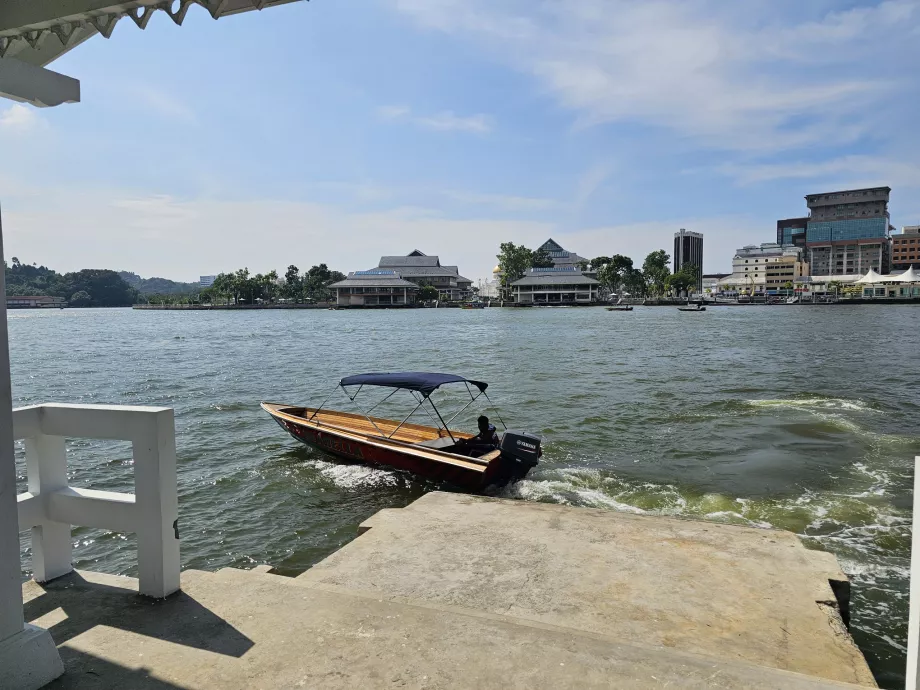 Transportation to Kampong Ayer