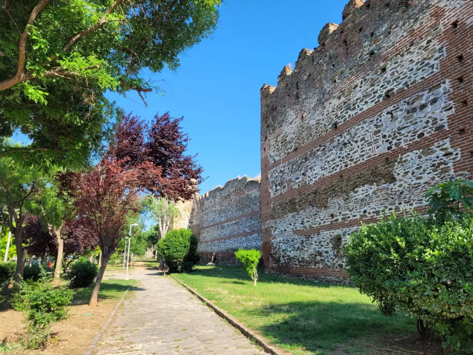 Park around the walls