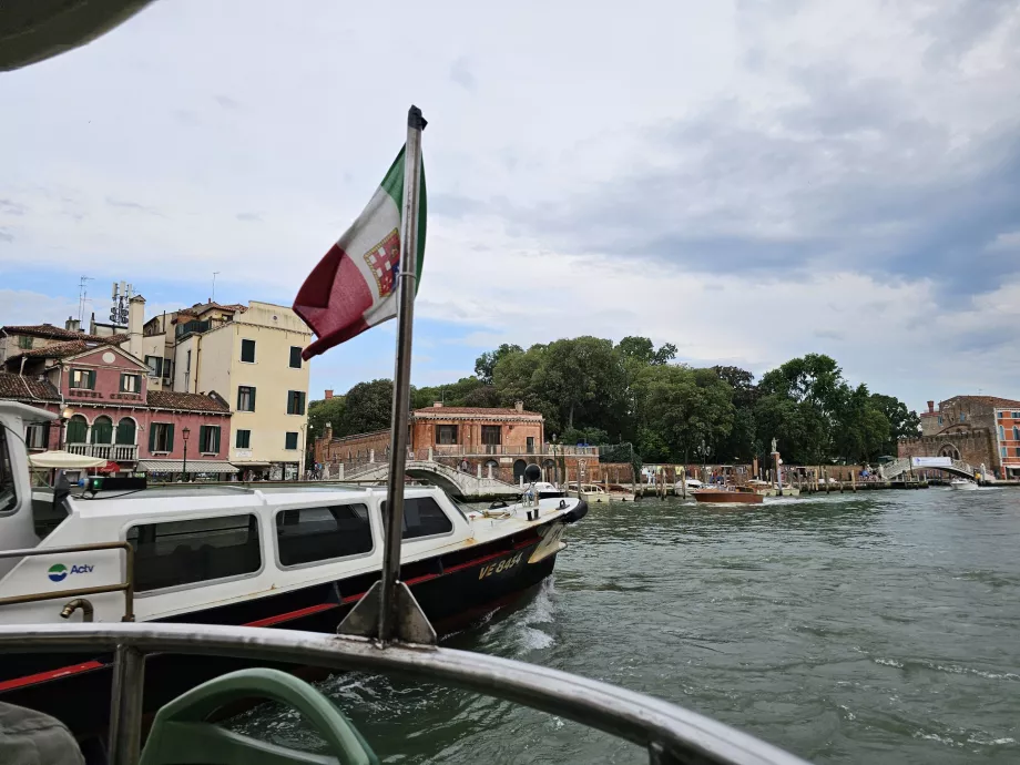 Outdoor seats in the rear of the vaporetto