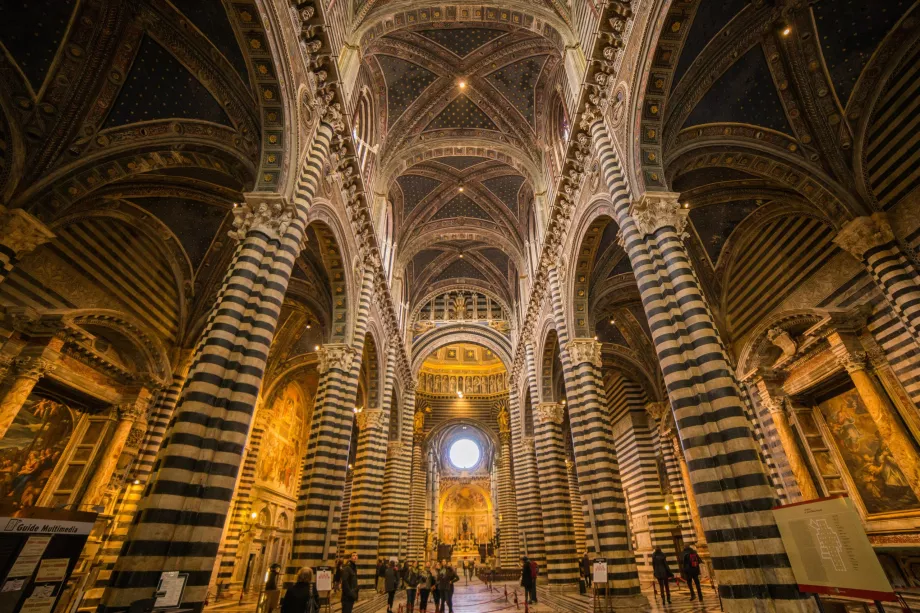 General view of the interior of the cathedral