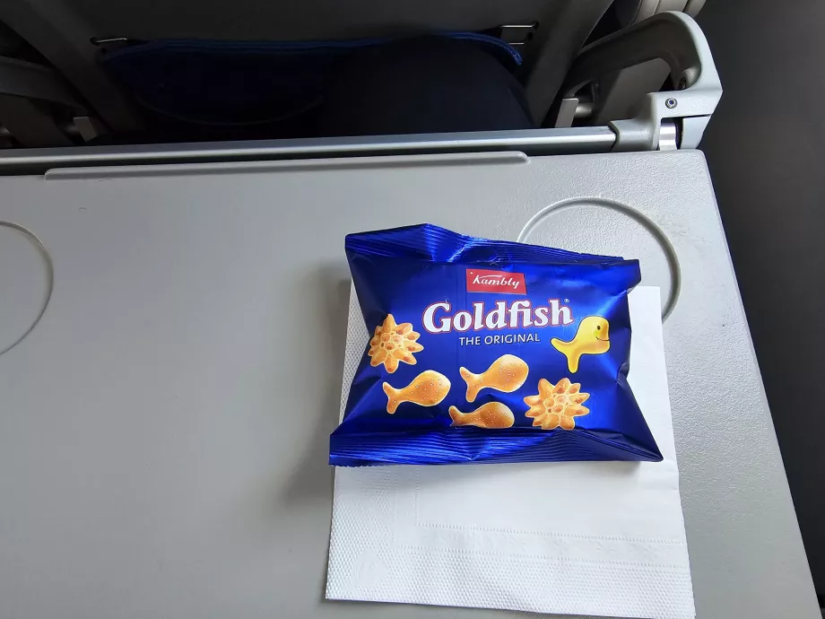 Snack before landing on a European flight