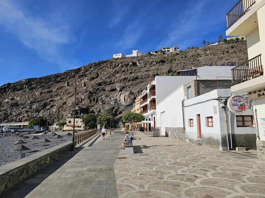 Playa Santiago promenade