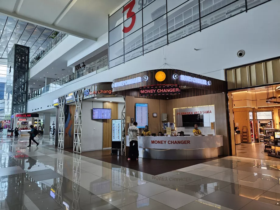 Currency exchange in Terminal 3